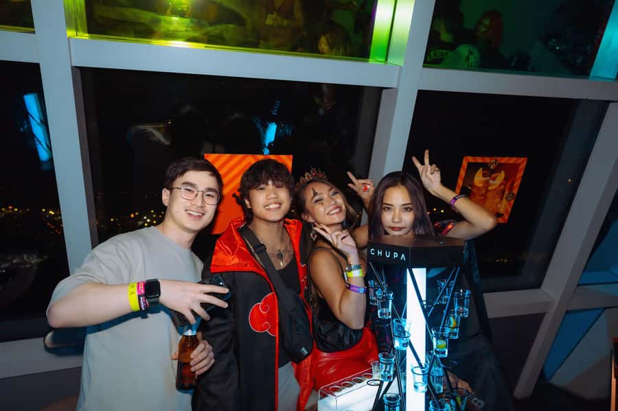 Bangkok: Bar and Club Crawl - The pace: cocktail, then four clubs, about 1 hour each