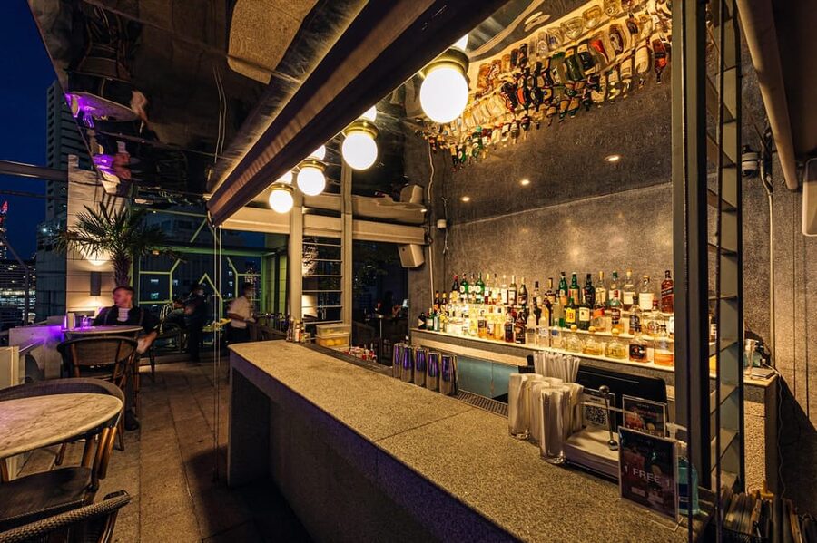 Bangkok: Barracuda Rooftop Bar Akara Hotel - Service and staff: what tends to work and what to watch