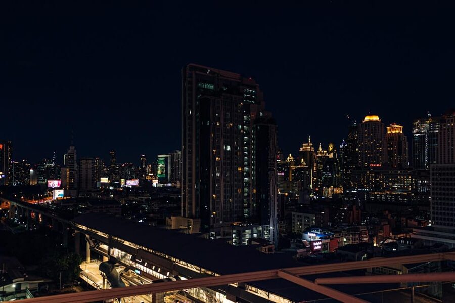 Bangkok: Barracuda Rooftop Bar Akara Hotel - Who this experience fits best