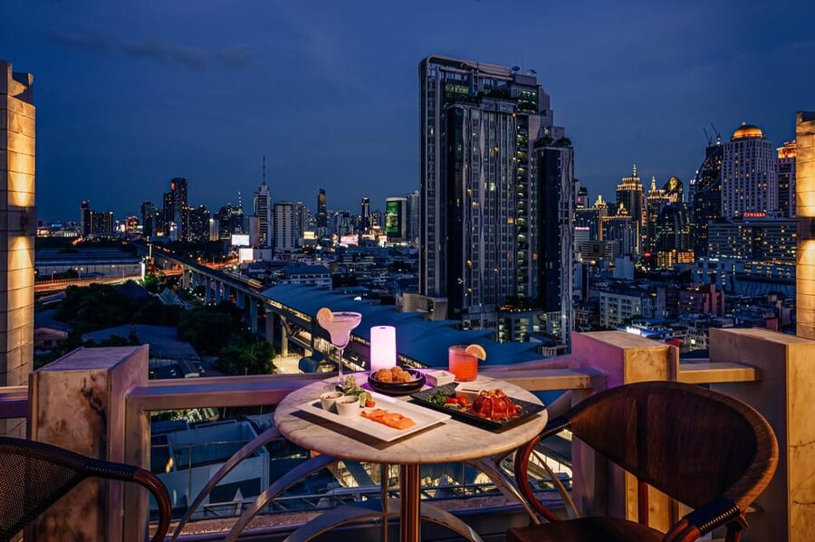 Bangkok: Barracuda Rooftop Bar Akara Hotel - Practical tips to make your night smoother