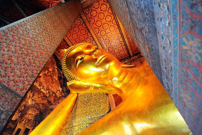Bangkok Best Two Temples Emerald & Reclining Buddha + GrandPalace - Wat Pho and the Reclining Buddha: the big, unforgettable scene