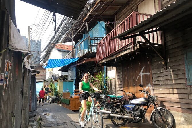 Bangkok: Bike and Longtail Boat Tour with Lunch - Bangkok Yai and the longtail boat cruise on Thonburi klongs