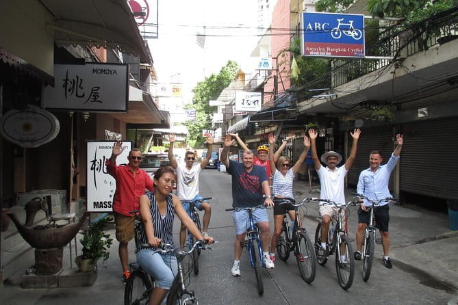 Bangkok: Bike and Longtail Boat Tour with Lunch - Wutthakat: a quiet urban oasis between old and new Bangkok