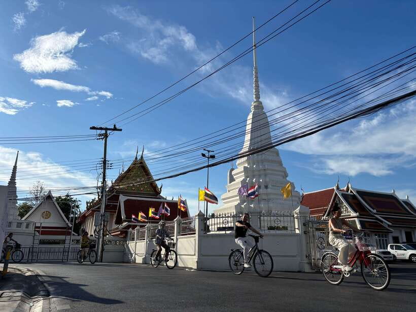 Bangkok: Bike, Boat & Food Tour in Thonburi - Riding past Wat Nak Prok and Wutthakat: small pass-bys that keep it real
