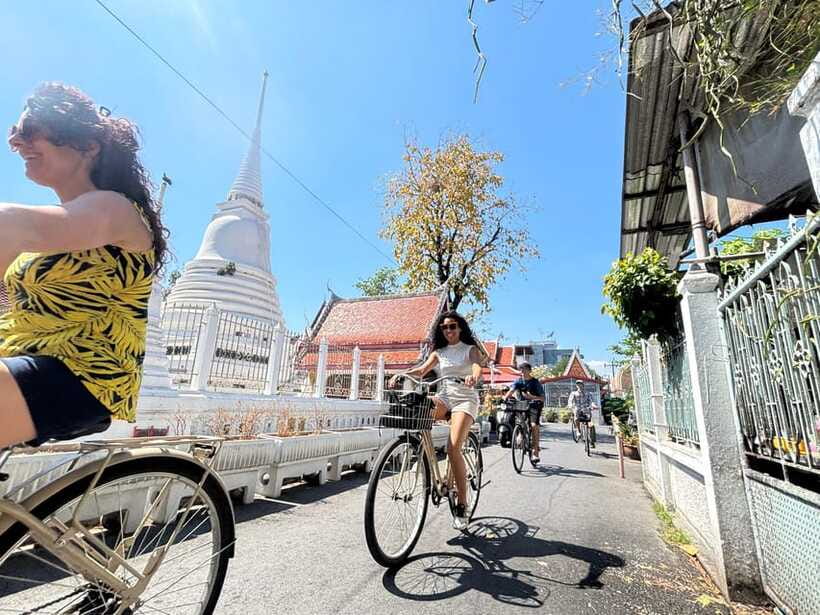 Bangkok: Bike, Boat & Food Tour in Thonburi - Morning versus afternoon: same bones, different local rhythm
