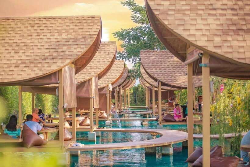 Bangkok: Bubble in the Forest Cafe Photography Journey - The water views and the cafe you’ll photograph
