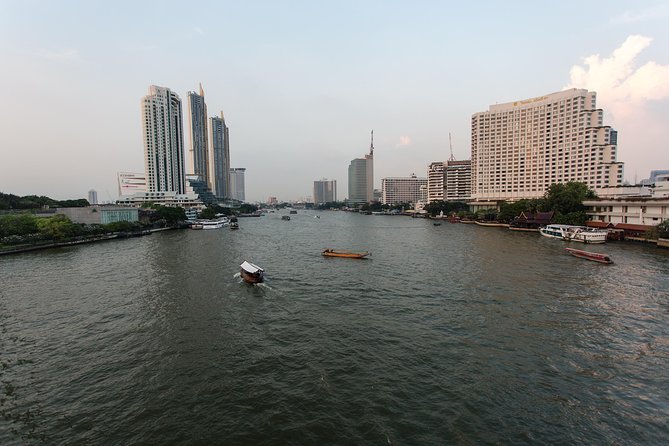 Bangkok by Night: Temples, Markets and Food Tuk-Tuk Tour - Why a tuk-tuk night tour beats solo planning in Bangkok