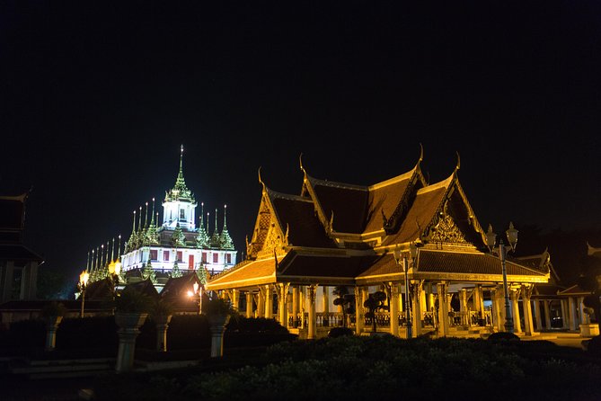 Bangkok by Night: Temples, Markets and Food Tuk-Tuk Tour - Rattanakosin and the Grand Palace photo moment: Old City at night