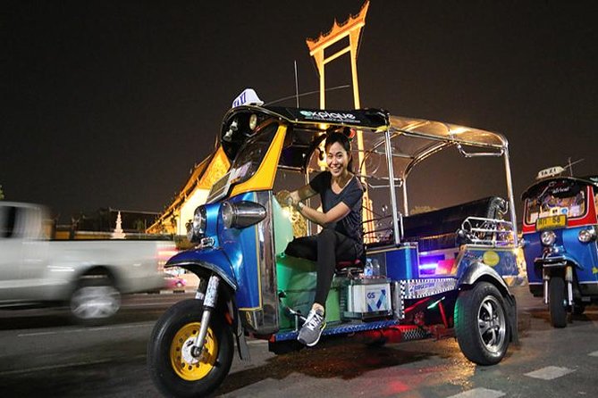 Bangkok by Night Tuk Tuk Tour: Markets, Temples & Food - Flower Market after dark: the 24-hour stop that changes with the hour