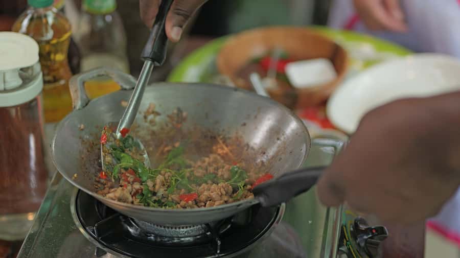 BANGKOK: Canal Tour and Cooking Fun - Local restaurant cooking class: Thai dishes you make, not just watch
