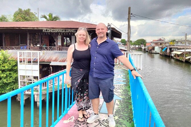 Bangkok Canal Tour: Chaophraya River and Wat Arun - Stop 1: Wat Paknam Phasi Charoen on the Bangkok Yai Canal