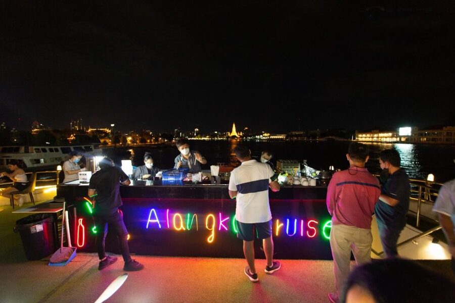 Bangkok: Chao Phraya Alangka Cruise at Icon Siam - The Show Schedule: Thai Classical Dance Meets a Live Band