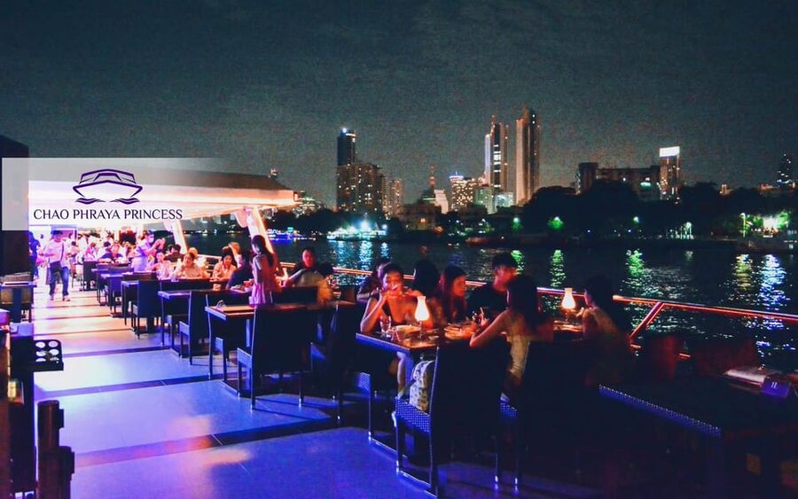 Bangkok: Chao Phraya Princess Dinner Cruise - The buffet dinner: filling, international, and built for wandering bites