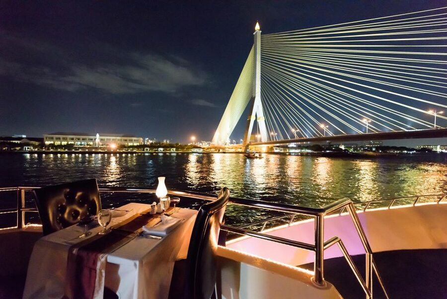 Bangkok: Chao Phraya Princess Dinner Cruise Ticket - What the entertainment is like on board