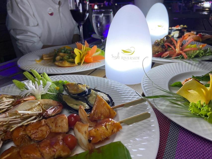 Bangkok: Chao Phraya River Buffet Dinner Cruise - The Cruise Experience: Skyline Views, Cooling Breezes, and Reflections