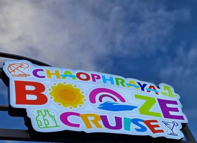 Bangkok : Chaophraya Booze Cruise – Drinks Onboard - A 2-hour night cruise that keeps Bangkok simple