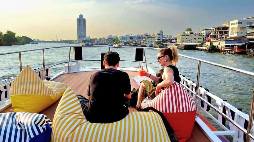 Bangkok : Chaophraya Booze Cruise – Drinks Onboard - Wat Arun to the skyline: what you’ll see after dark