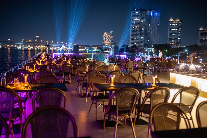 Bangkok Chaophraya Dinner Cruise with Thai Cultural Show - The buffet spread: 30+ dishes and real seafood options