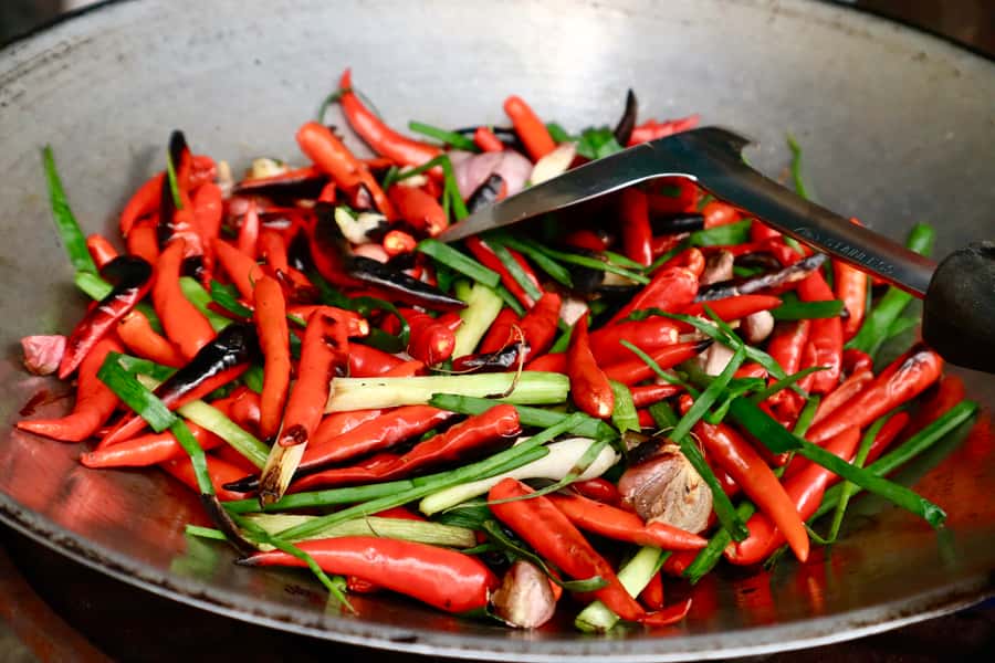 Bangkok: Chinatown Street Food Tour with 8+ Local Dishes - Why a Passionate Guide Changes Everything