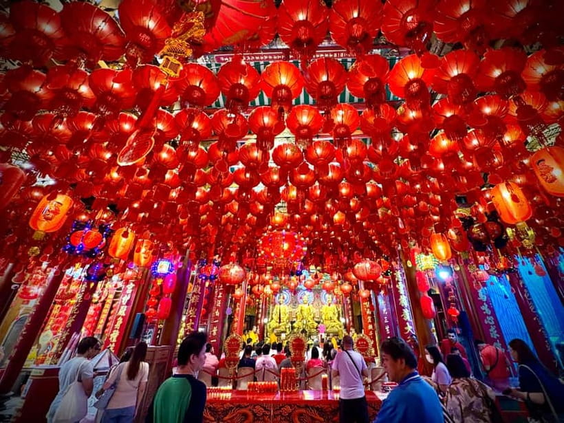 Bangkok: Chinatown & Taladnoi Street Art Guided Walking Tour - Wat Traimit and the Golden Buddha story