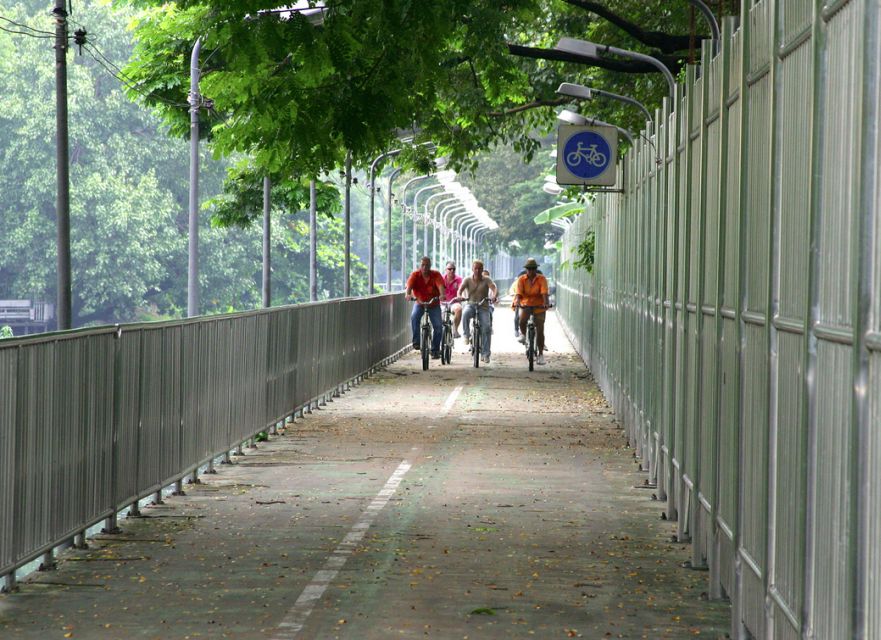 Bangkok: City Culture half-day Bike Tour - Cross Rama IV and Reach Benjakitti Forest Park’s Quiet Reset