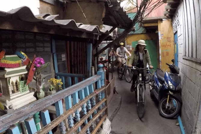 Bangkok City Culture Tour by Bike - Benjakitti Park: green space between Sukhumvit’s high-rises