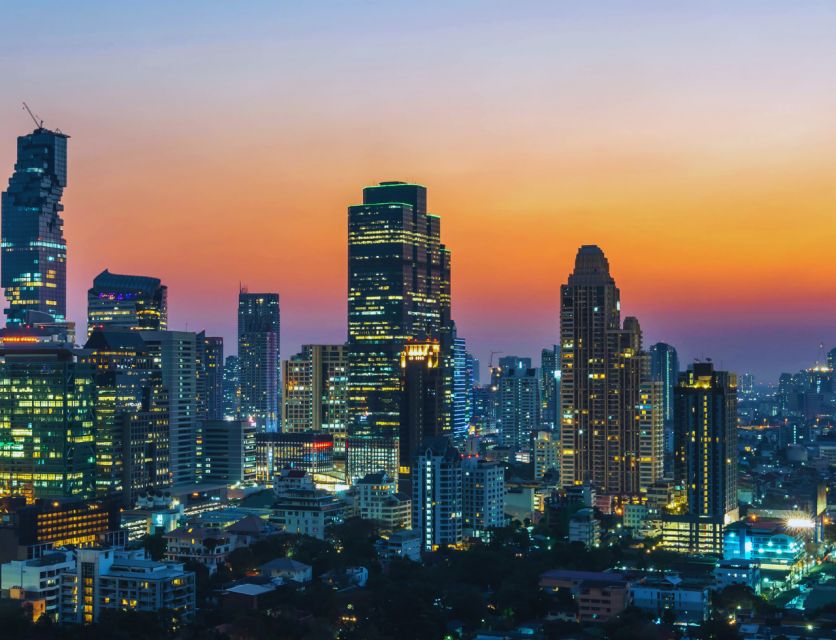 Bangkok: City Highlights & Floating Markets Private Tour - Maeklong Railway Market: the spectacle of commerce meeting trains