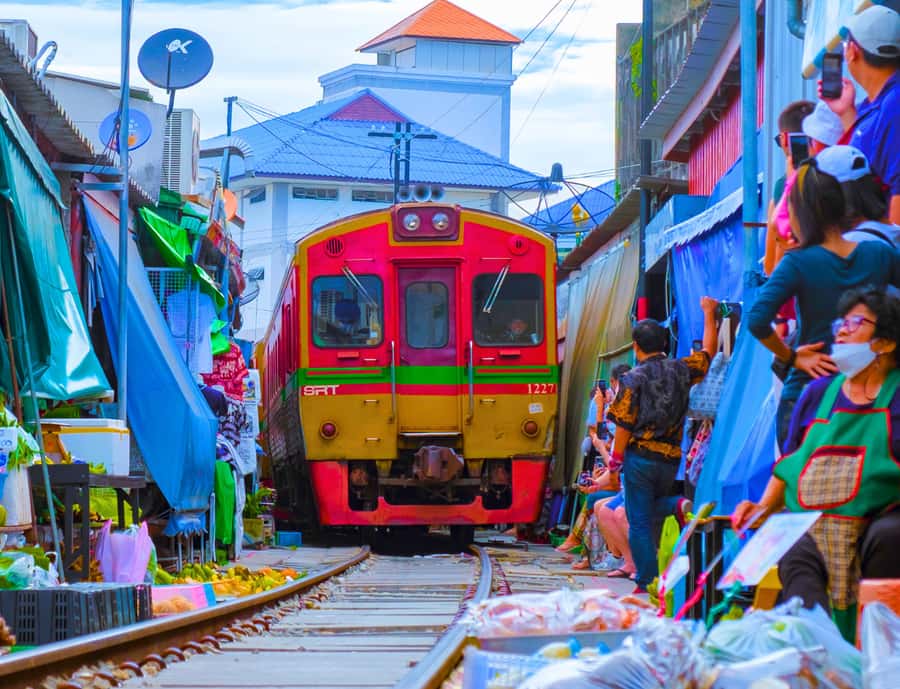 Bangkok: City Highlights & Floating Markets Private Tour - Damnoen Saduak Floating Market by longtail boat: the canal view you can’t fake