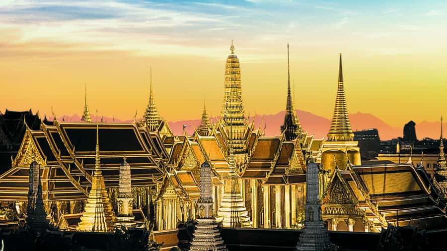 Bangkok: City Highlights Private Tour with Palace & Temples - Wat Traimit and the Golden Buddha moment you won’t forget