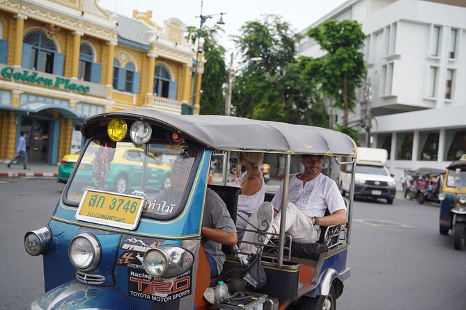 Bangkok: City Highlights Temple and Market Walking Tour - Transport, drop-offs, and where you end up after the temples