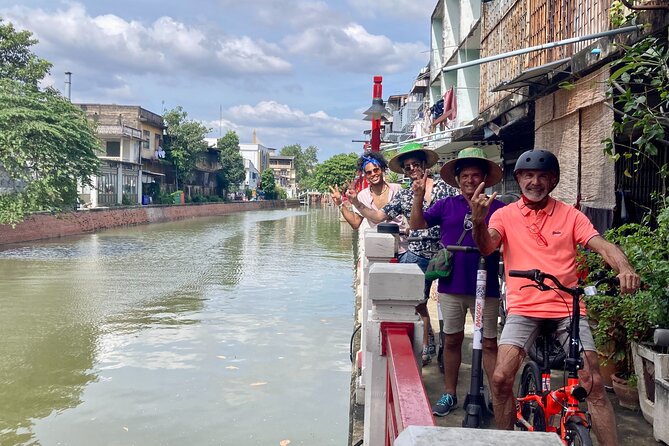 Bangkok Classic E-Scooter &/or Bike Trip - Wat Pho and the Grand Palace: seeing the legends, minus the tickets