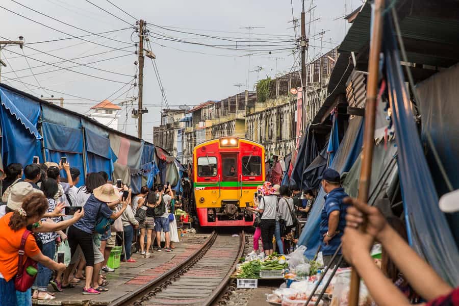 Bangkok: Damnoen Floating Market & Train Market Private Tour - Getting value from a $125 private day trip