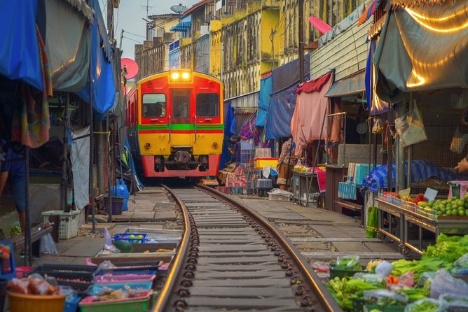 Bangkok: Damnoen Saduak and Maeklong Railway Market Japanese tour - Getting Started at River City Bangkok and the Ride Out