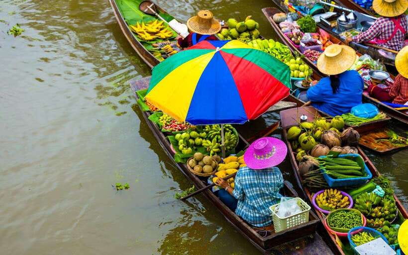 Bangkok: Damnoen Saduak and Train Market with Boat Ride - Maeklong Railway Market: tight squeezes and one unforgettable moment