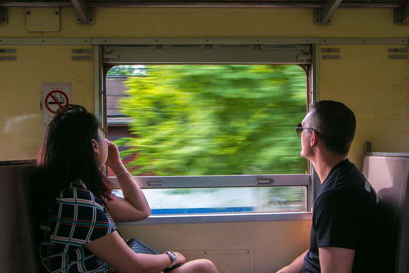 Bangkok: Damnoen Saduak Market and Maeklong Railway Market - Getting there early: pickup options, traffic reality, and comfort