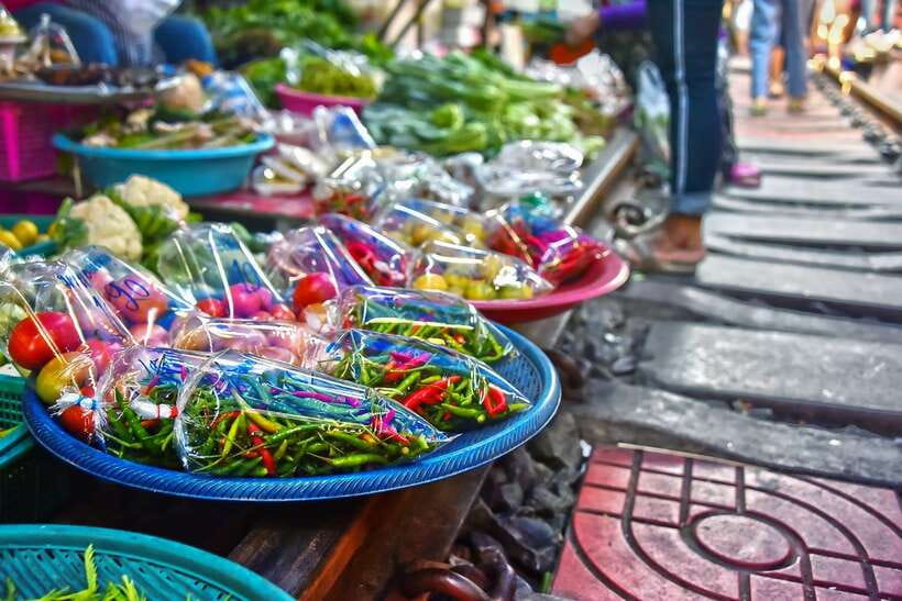 Bangkok: Damnoen Saduak Market and Maeklong Railway Market - What to buy and what to eat: food you’ll be glad you tried