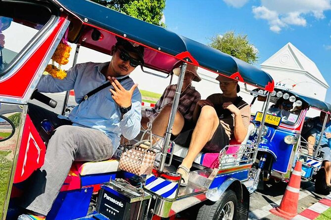Bangkok Day Tour: Food, Temple & Tuk-Tuk - Talat Noi street art: alleys, Chinese shophouses, and photo-friendly chaos