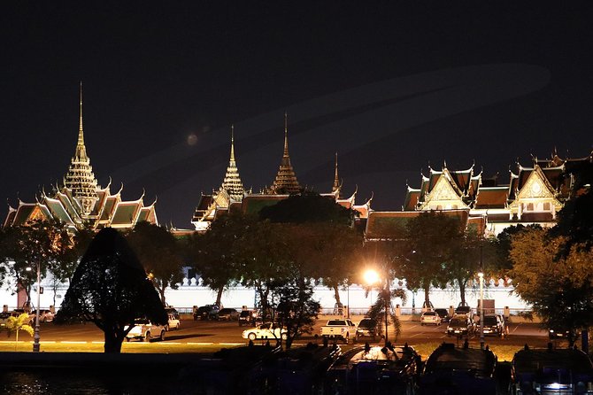 Bangkok Dinner Cruise on the Chao Phraya River - The Grand Palace Lit Up at Night: Why This View Feels Different