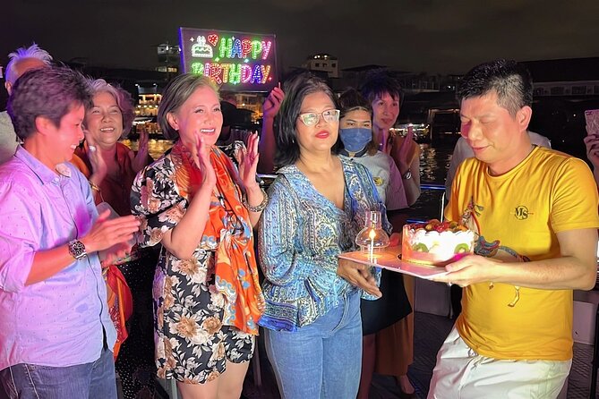 Bangkok Dinner Cruise with Intl Buffet, Live Music & Hotel Pickup - International buffet with seafood: how to eat well on a moving boat