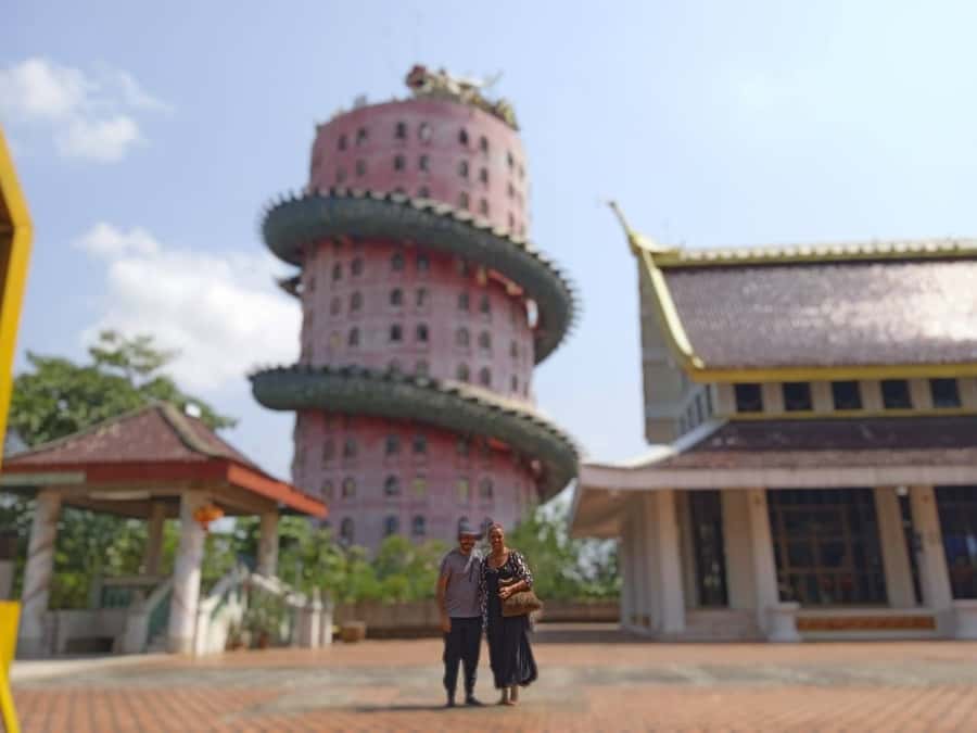 Bangkok: Dragon Temple, Roots Temple and Amphawa in spanish - Amphawa Floating Market by boat: the canals do the storytelling