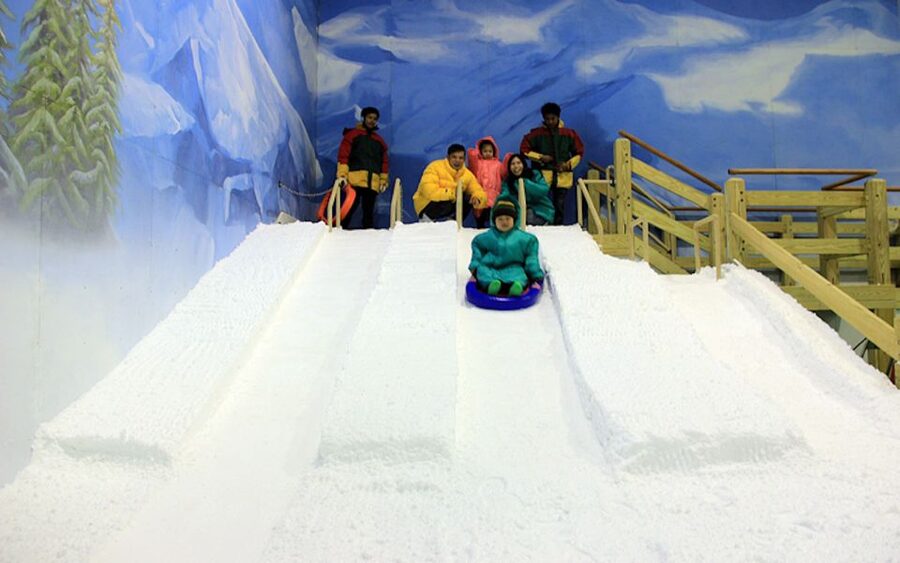 Bangkok: Dream World Entrance Ticket - Food, Games, and Pace: How to Keep the Day Fun