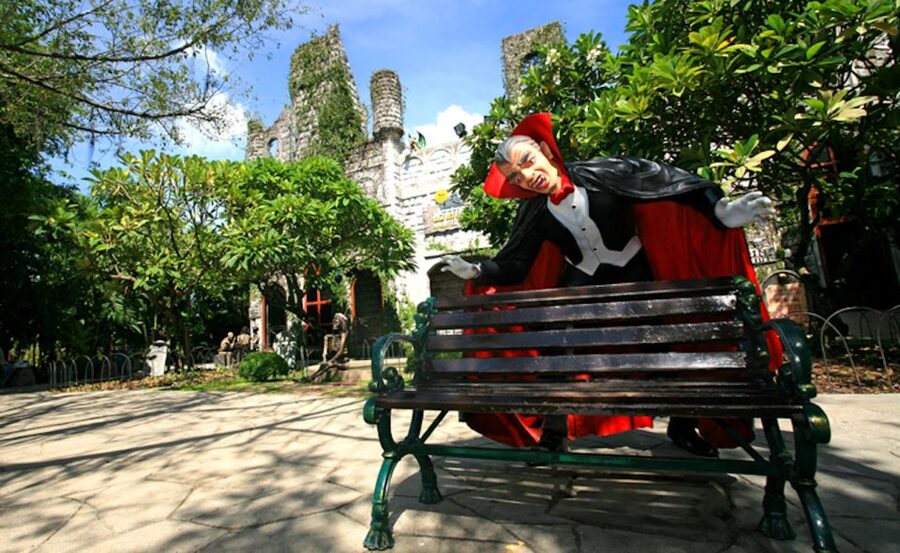 Bangkok: Dream World Entrance Ticket - Fantasy Land: Fairytales, a Giant House, and 4D Fun