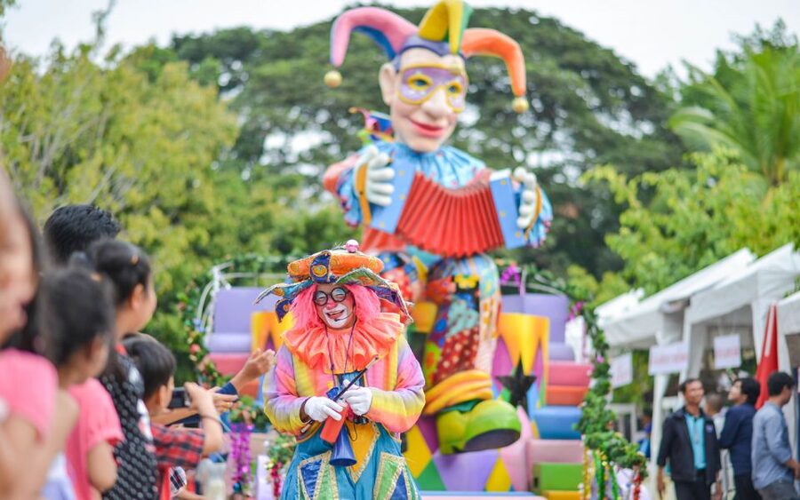 Bangkok: Dream World Entrance Ticket - Dream Garden: Seven Wonders Views by Train or Cable Car