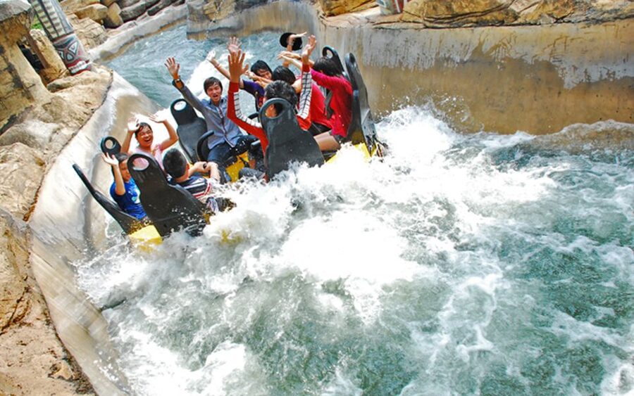 Bangkok: Dream World Entrance Ticket - Snow Town at -8°C: Sled Ride Chaos, Winter Layers, and Timing
