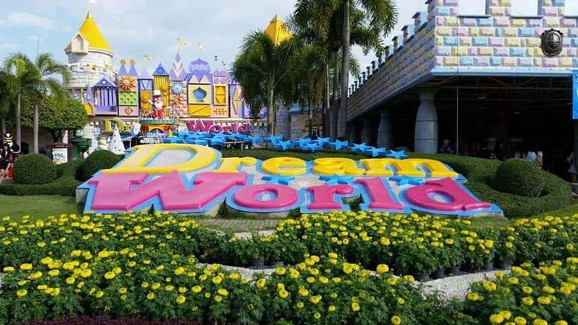 Bangkok: Dream World Unlimited Ride Ticket with Lunch - Snow Town at -8°C: Skiing and Sled Rides When Bangkok Is Hot