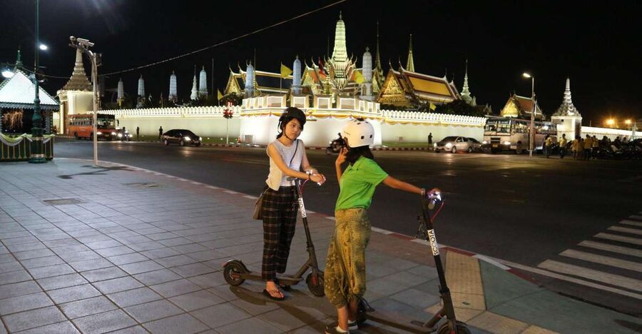 Bangkok: E-Scooter Night Tour with Local Street Food - Getting confident on your e-scooter fast