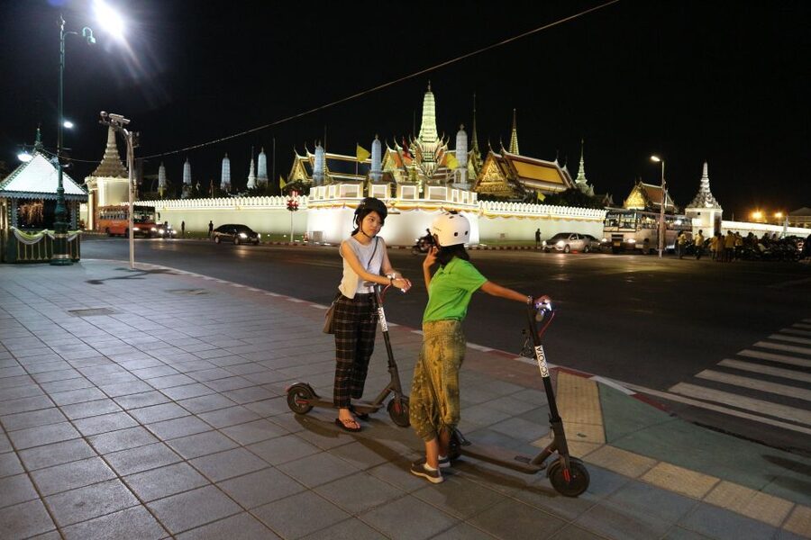 Bangkok: E-Scooter Night Tour with Local Street Food - Wat Arun, ferries, and the Chao Phraya crossing