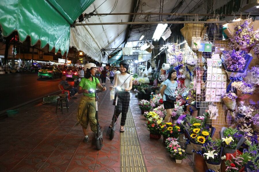 Bangkok: E-Scooter Night Tour with Local Street Food - Pak Khlong Talat flower market at 24 hours