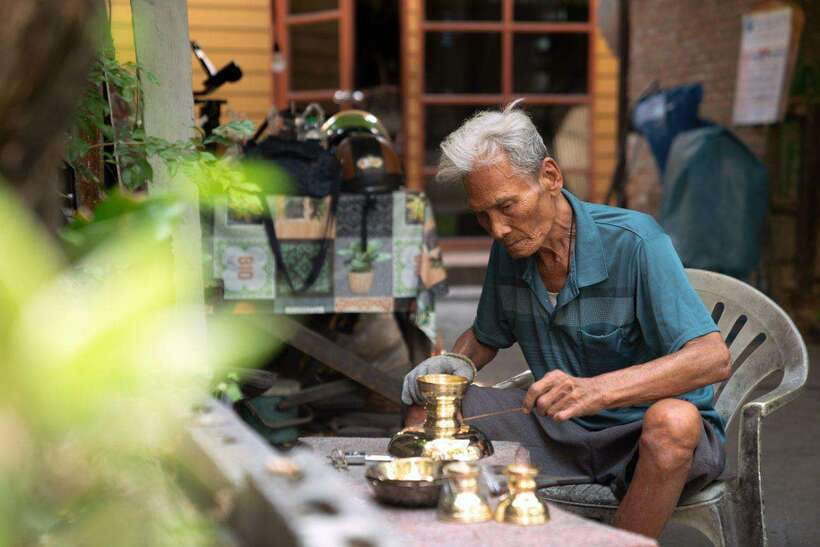 Bangkok Electric Tuk Tuk: Street Food & Markets - Thonburi Train Station and steam locomotives: a heritage stop that moves fast