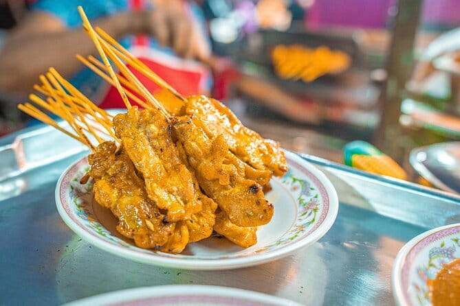 Bangkok Evening Food Tour by Tuktuk - Talat Noi + Tom Yum Wontons: the Thai-Chinese crossover you can taste